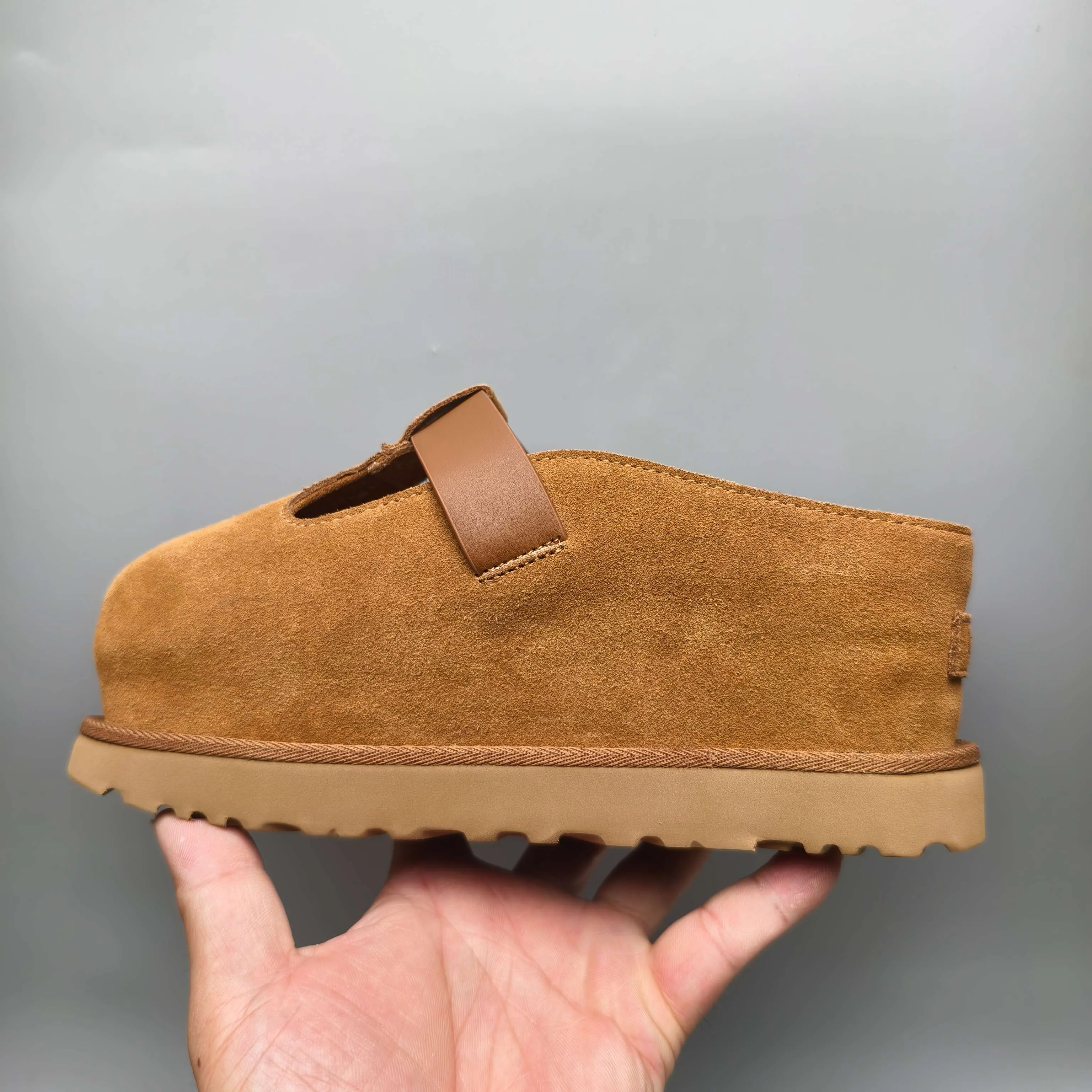 💰500 UGG sheepskin all-in-one snow boots 7550 spring and summer thick-soled casual style color: maroon sand black leather code number: 35-41?